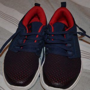 Like new Under Armour boys athletic shoes (size 12K)